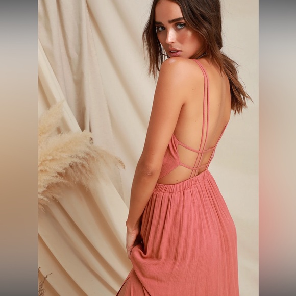 Lulus dress in pink. Never worn - Picture 2 of 4